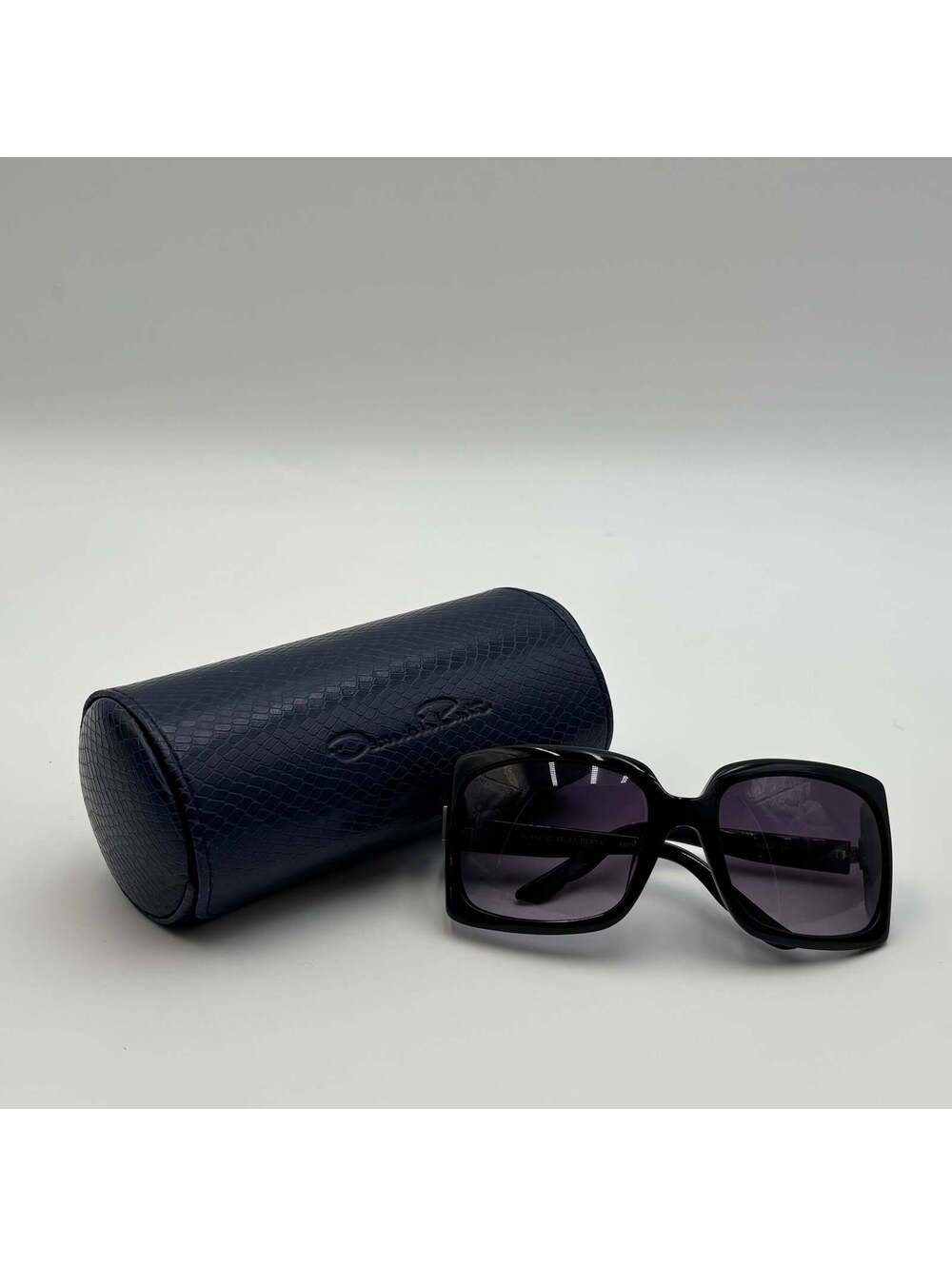 Oscar de la Renta Oversized Black Square Sunglasses SSC5046 - Picture 7 of 7